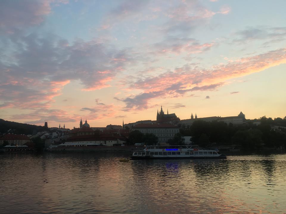 42518669_247264085964693_5503126430835277824_n